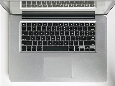 win7 32位系统不能下载守望先锋提示“操作系统未能满足配置要求